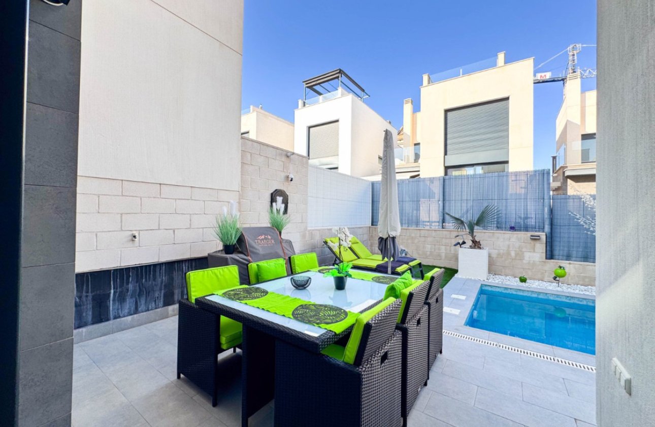 Használt ingatlanok - Villa -
Orihuela - Los Altos