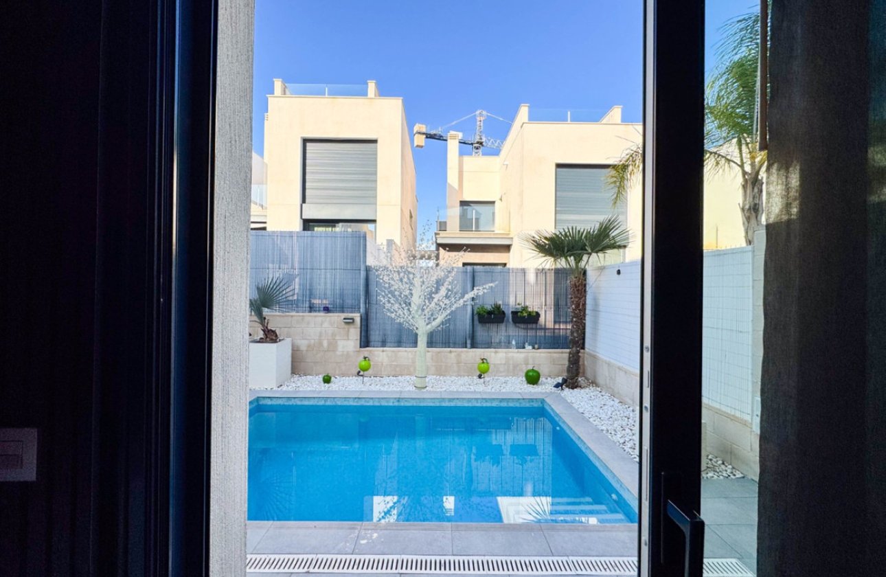 Használt ingatlanok - Villa -
Orihuela - Los Altos