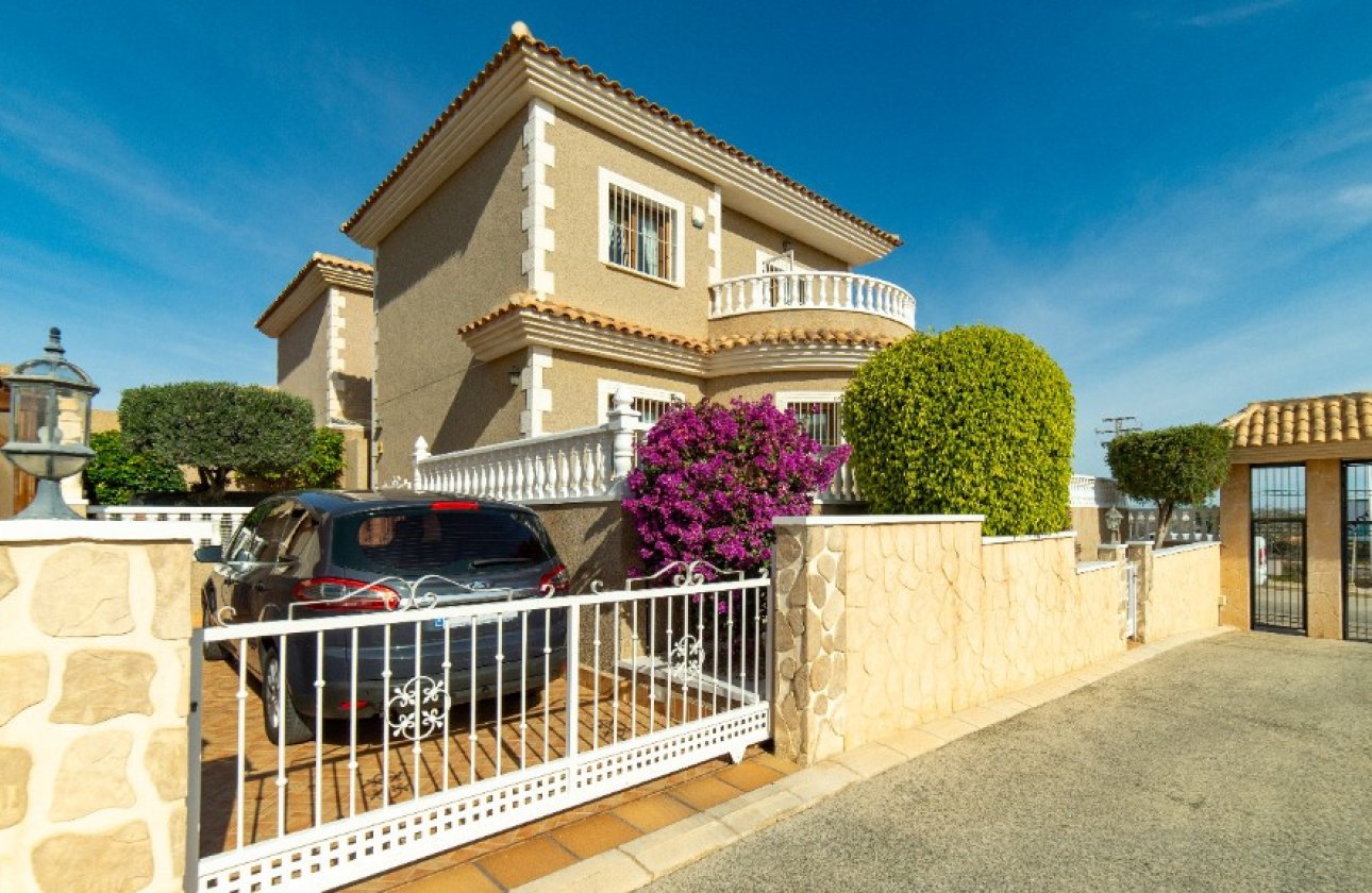 Használt ingatlanok - Villa -
Orihuela - Los Altos