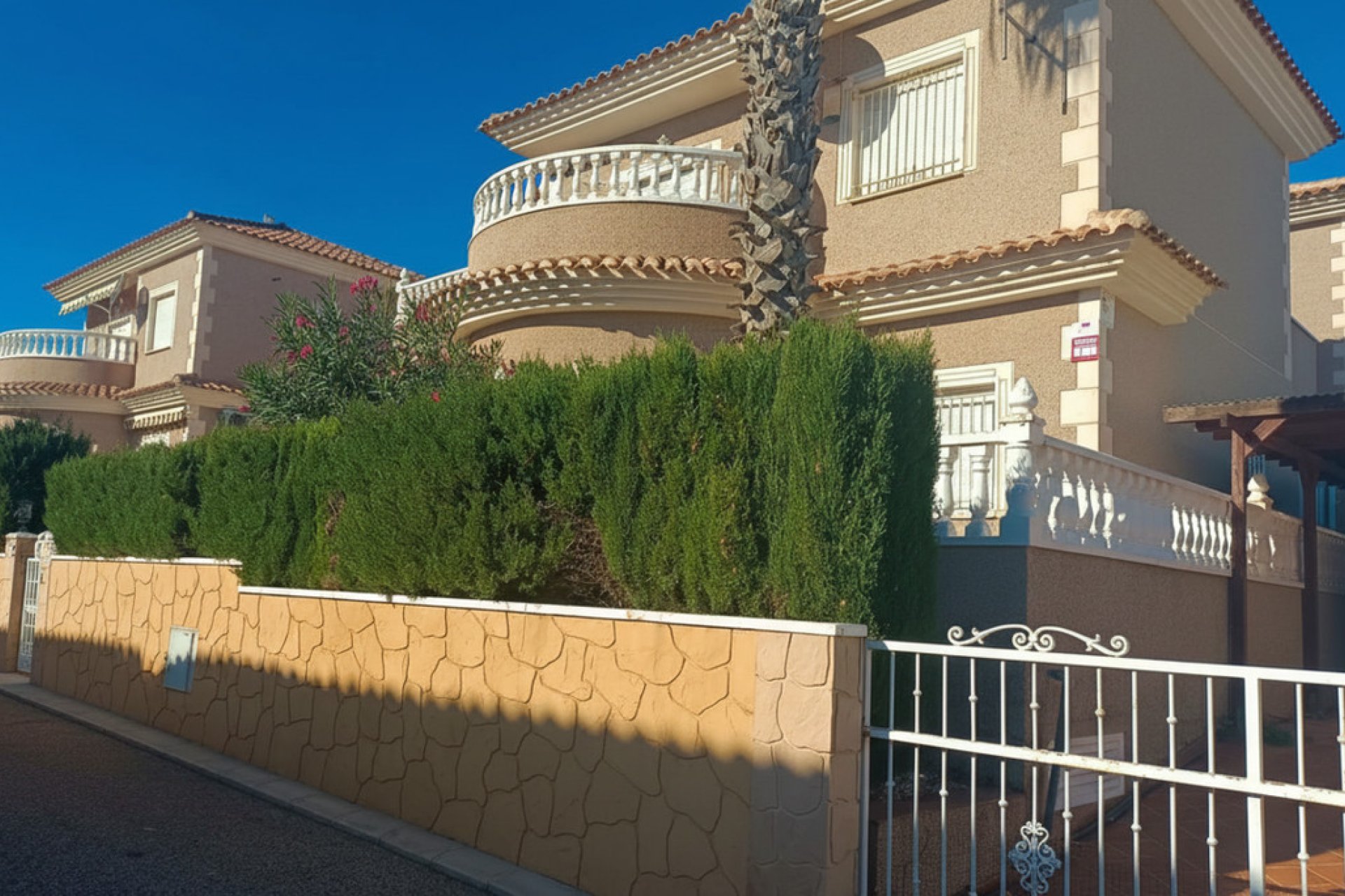 Használt ingatlanok - Villa -
Orihuela - Los Altos