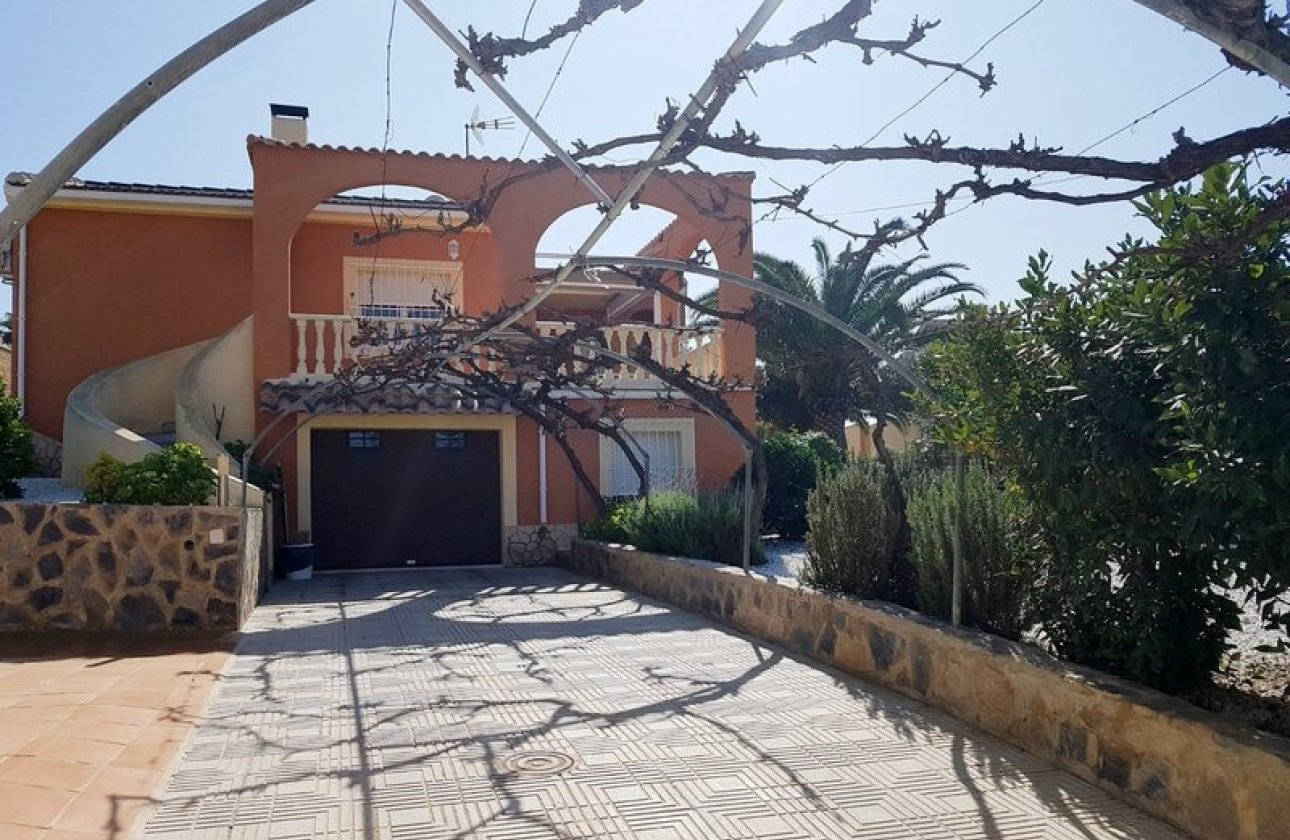 Használt ingatlanok - Villa -
Orihuela - Los Balcones