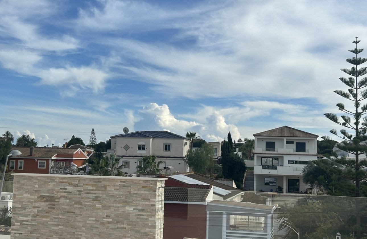 Használt ingatlanok - Villa -
Orihuela - Los Balcones