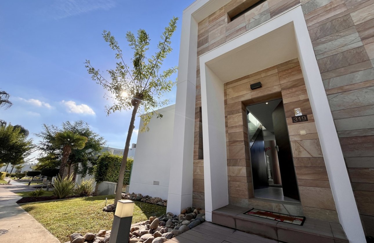 Használt ingatlanok - Villa -
Orihuela - Los Dolses