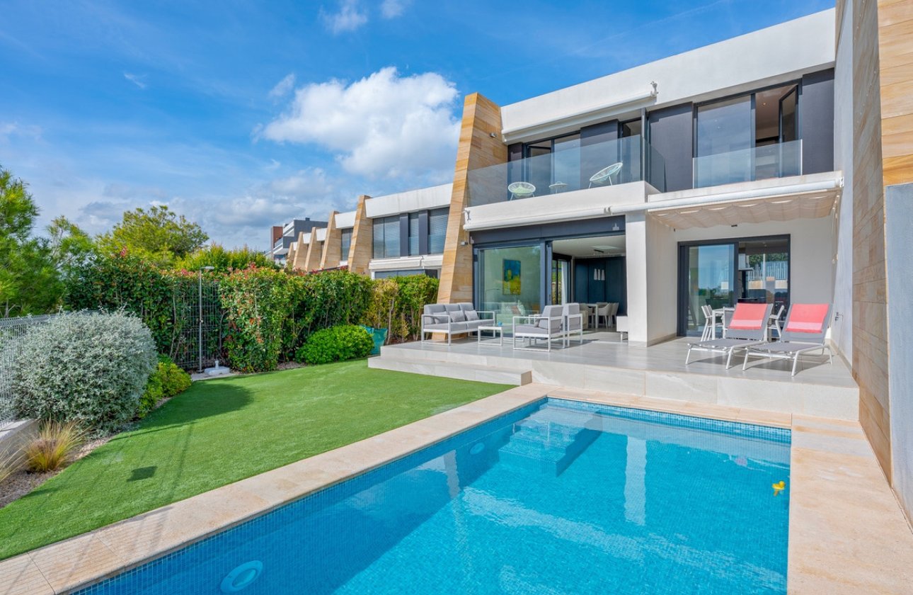 Használt ingatlanok - Villa -
Orihuela - Los Dolses