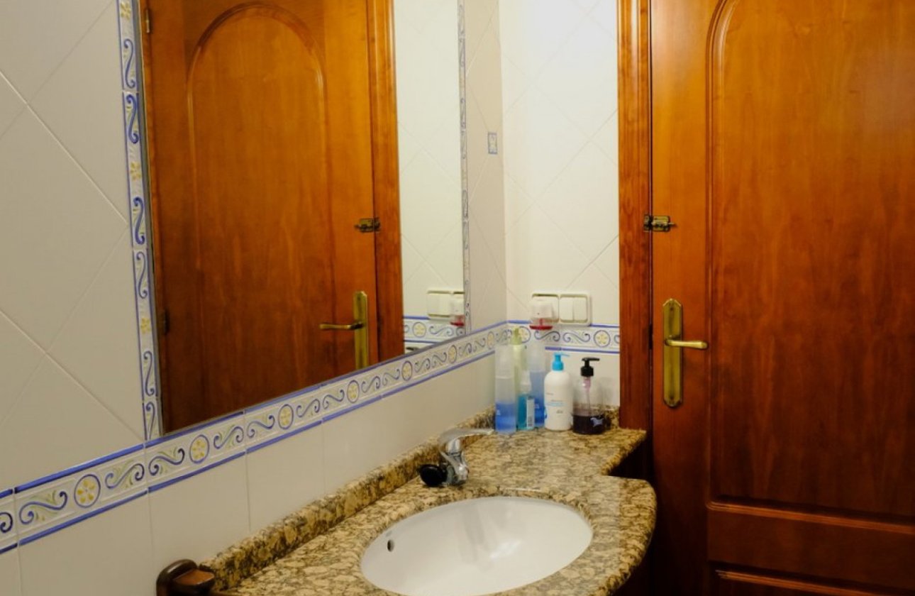 Használt ingatlanok - Villa -
Orihuela - Orihuela Centro