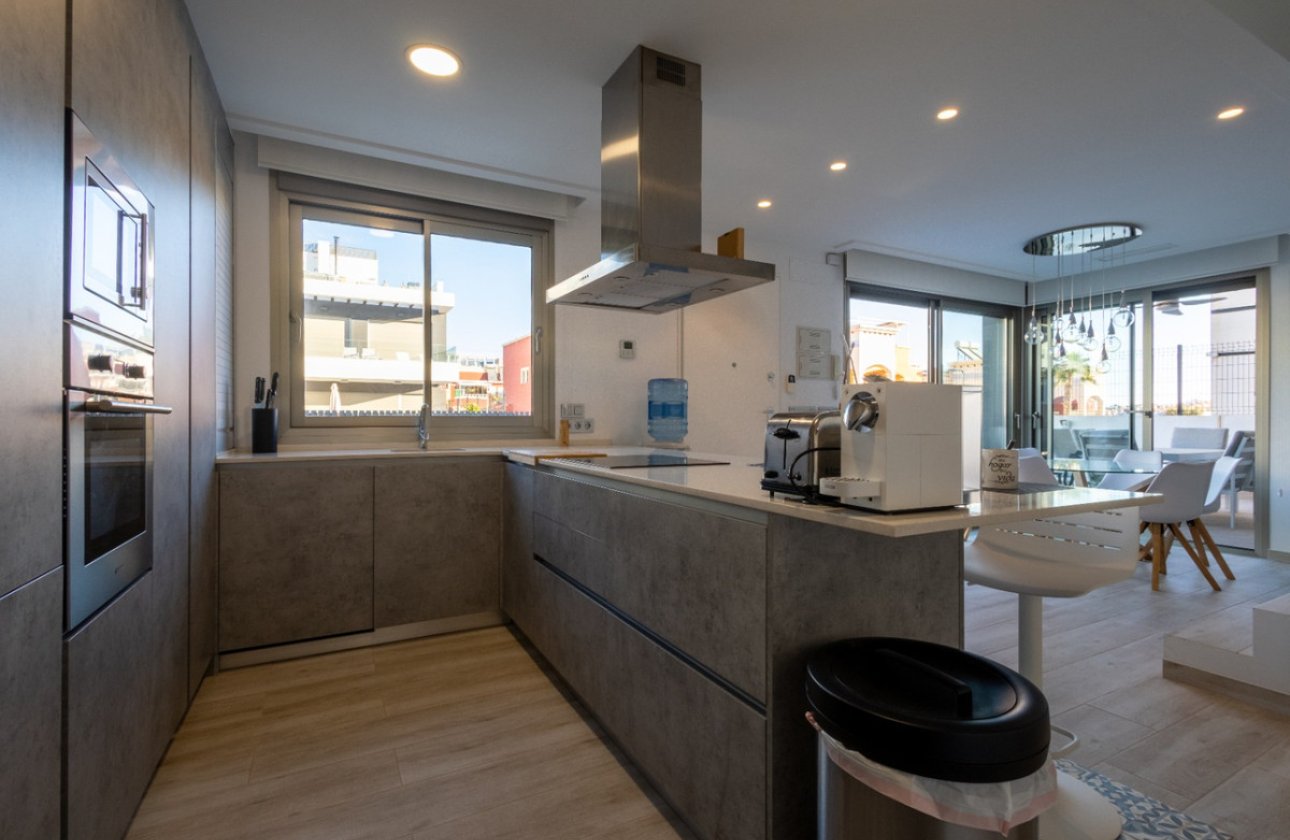 Használt ingatlanok - Villa -
Orihuela - Orihuela Centro