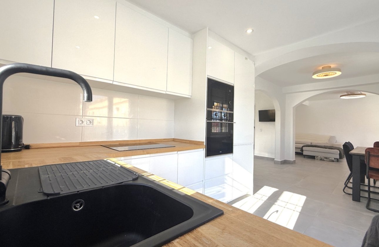 Használt ingatlanok - Villa -
Orihuela - Orihuela Centro