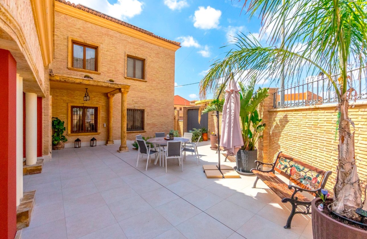 Használt ingatlanok - Villa -
Orihuela - Orihuela Centro