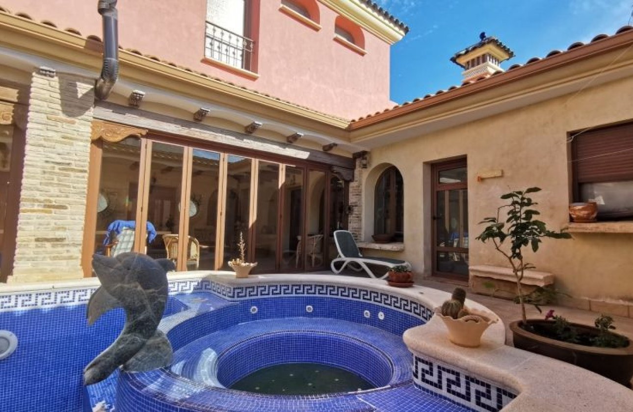 Használt ingatlanok - Villa -
Orihuela - Orihuela Centro