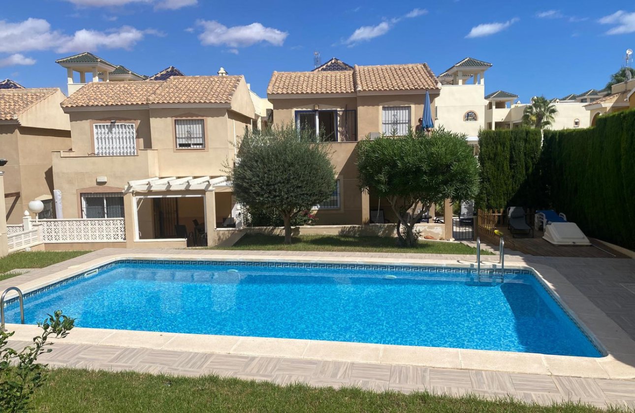 Használt ingatlanok - Villa -
Orihuela - Orihuela Centro