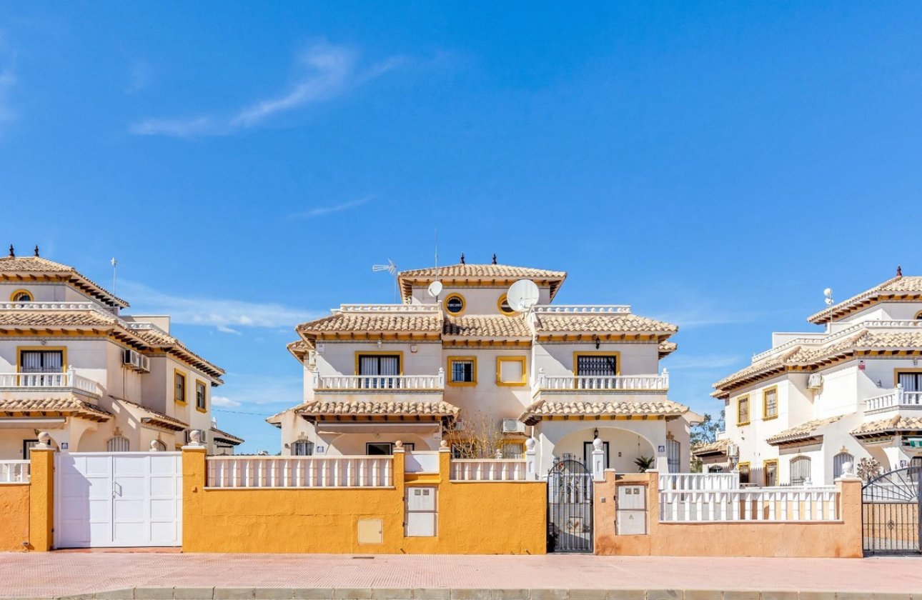 Használt ingatlanok - Villa -
Orihuela - Orihuela Centro
