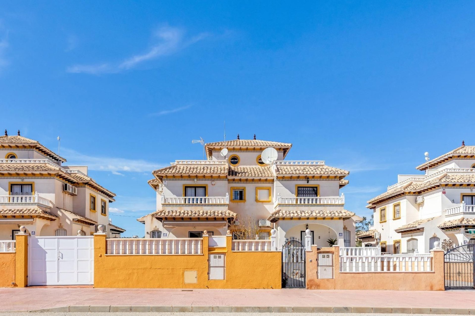Használt ingatlanok - Villa -
Orihuela - Orihuela Centro