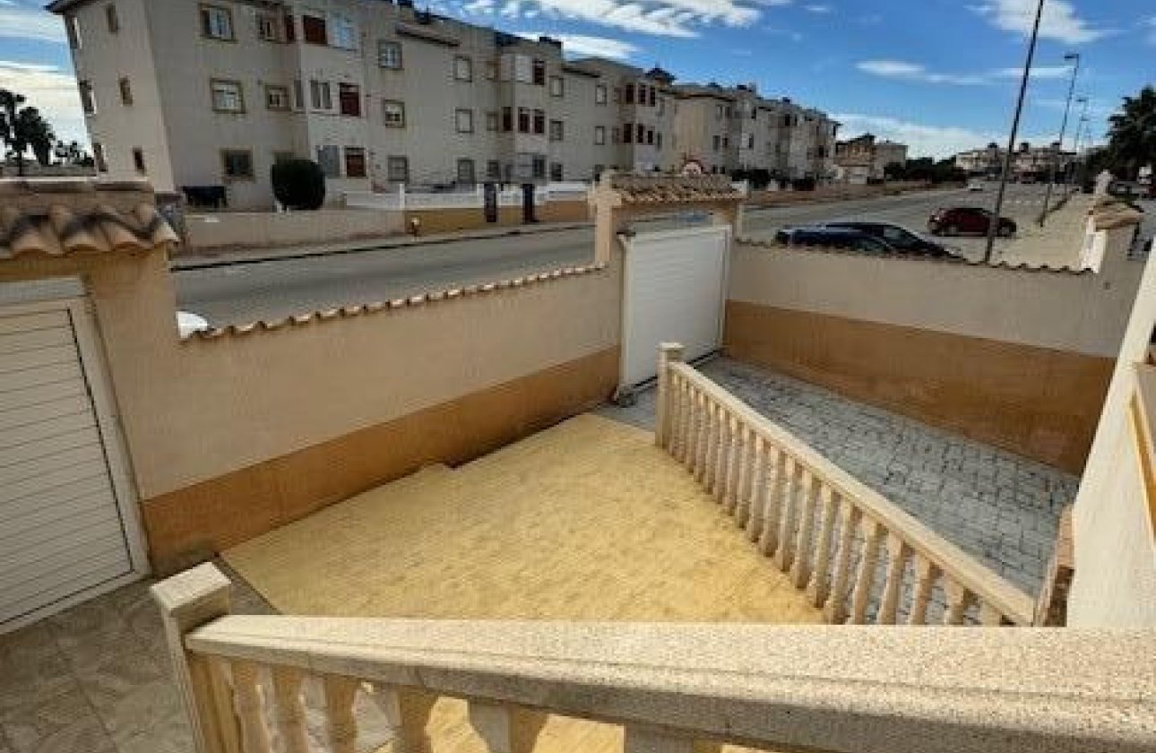 Használt ingatlanok - Villa -
Orihuela - Orihuela Costa