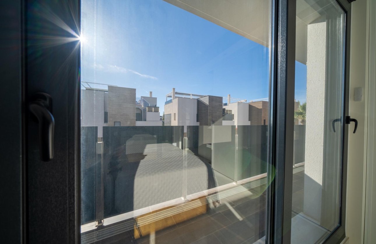 Használt ingatlanok - Villa -
Orihuela - Orihuela Costa