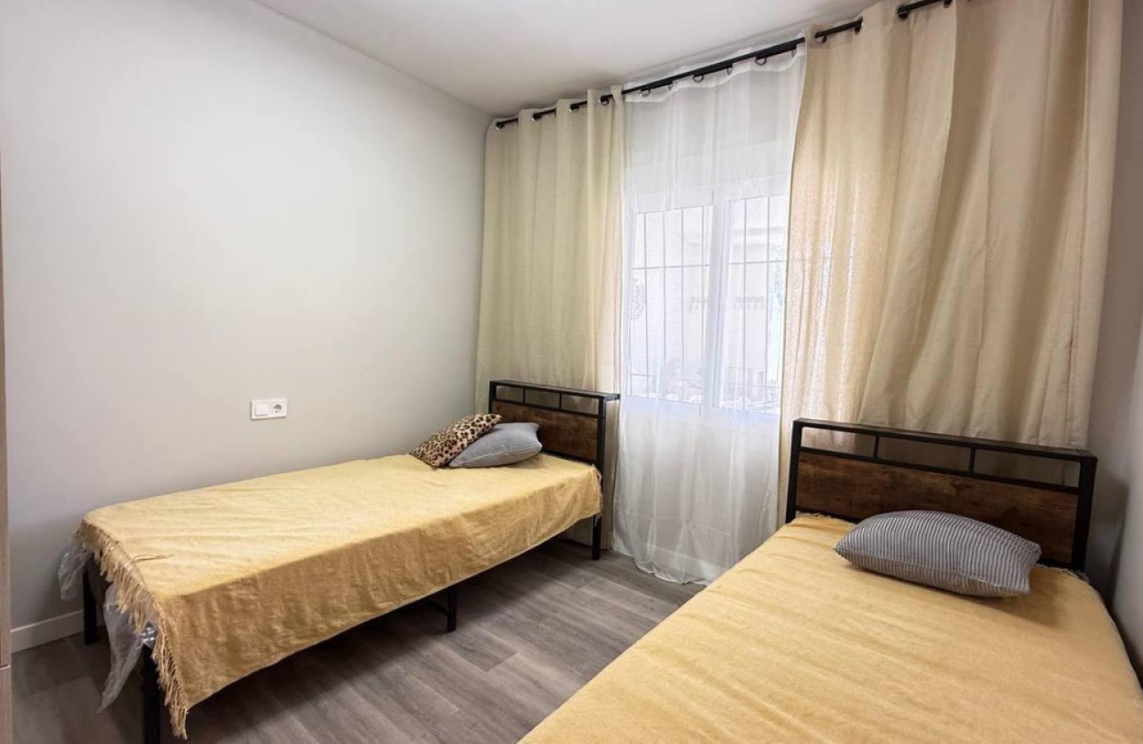 Használt ingatlanok - Villa -
Orihuela - Orihuela Costa