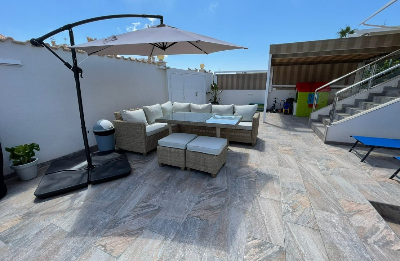 Használt ingatlanok - Villa -
Orihuela - Orihuela Costa