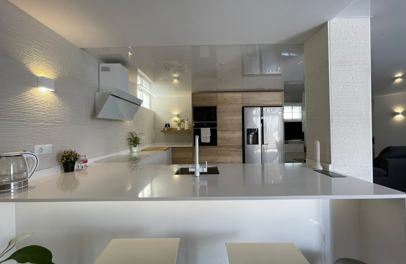 Használt ingatlanok - Villa -
Orihuela - Orihuela Costa