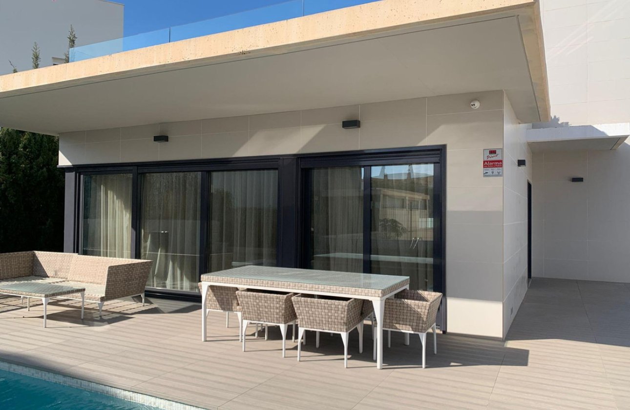 Használt ingatlanok - Villa -
Orihuela - Orihuela Costa