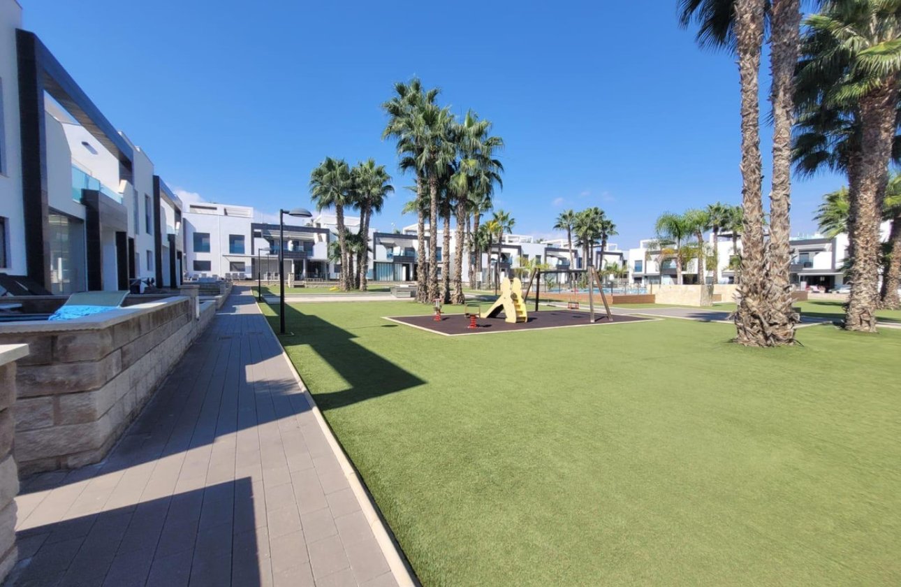 Használt ingatlanok - Villa -
Orihuela - Orihuela Costa