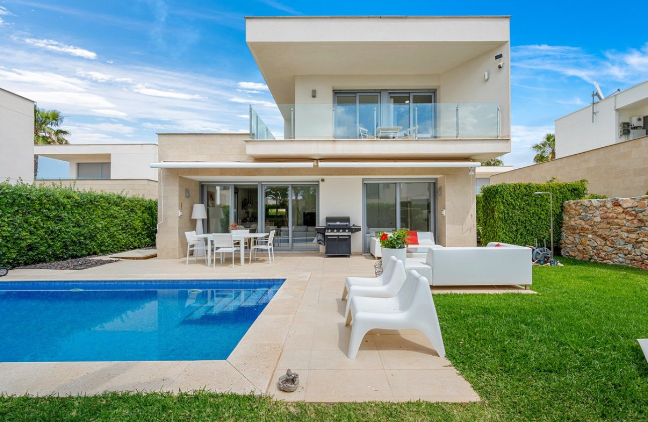 Használt ingatlanok - Villa -
Orihuela - Orihuela Costa
