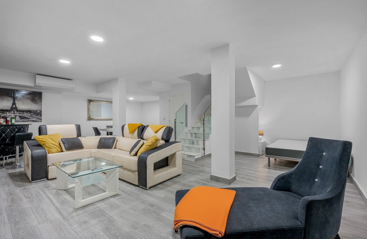 Használt ingatlanok - Villa -
Orihuela - Orihuela Costa