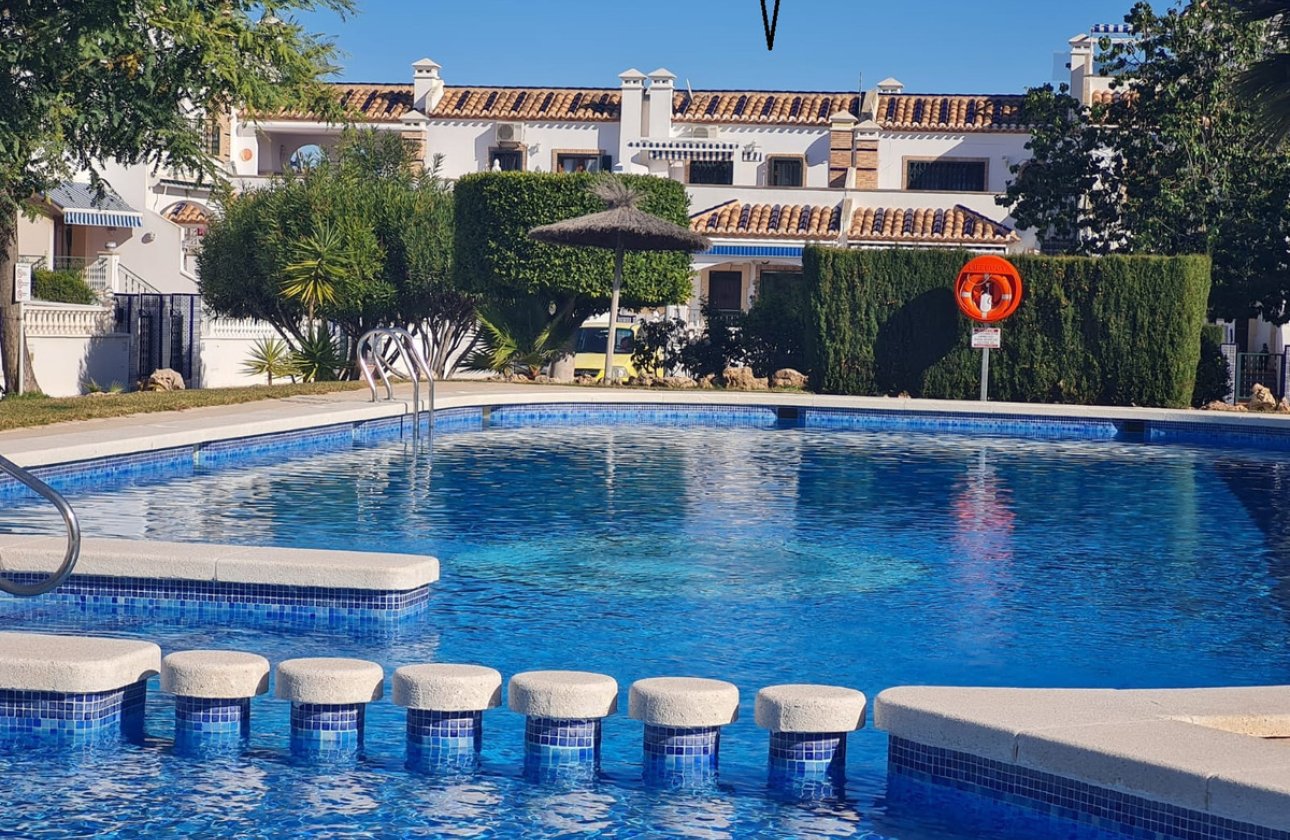 Használt ingatlanok - Villa -
Orihuela - Orihuela Costa