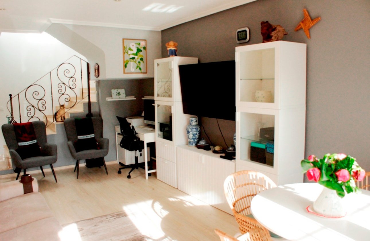 Használt ingatlanok - Villa -
Orihuela - Orihuela Costa