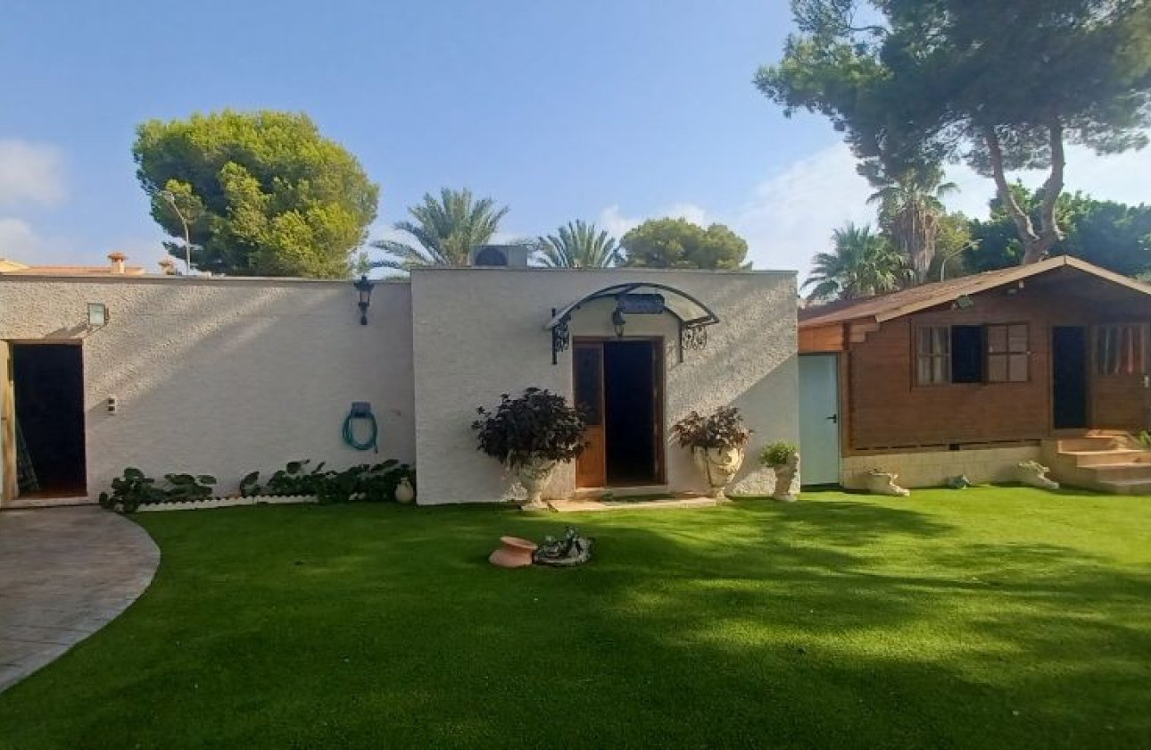 Használt ingatlanok - Villa -
Orihuela - Orihuela Costa