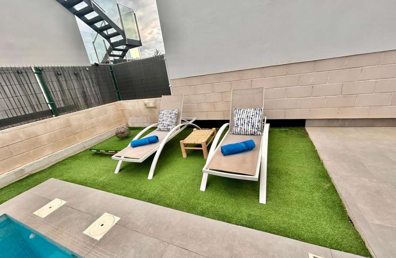 Használt ingatlanok - Villa -
Orihuela - Orihuela Costa