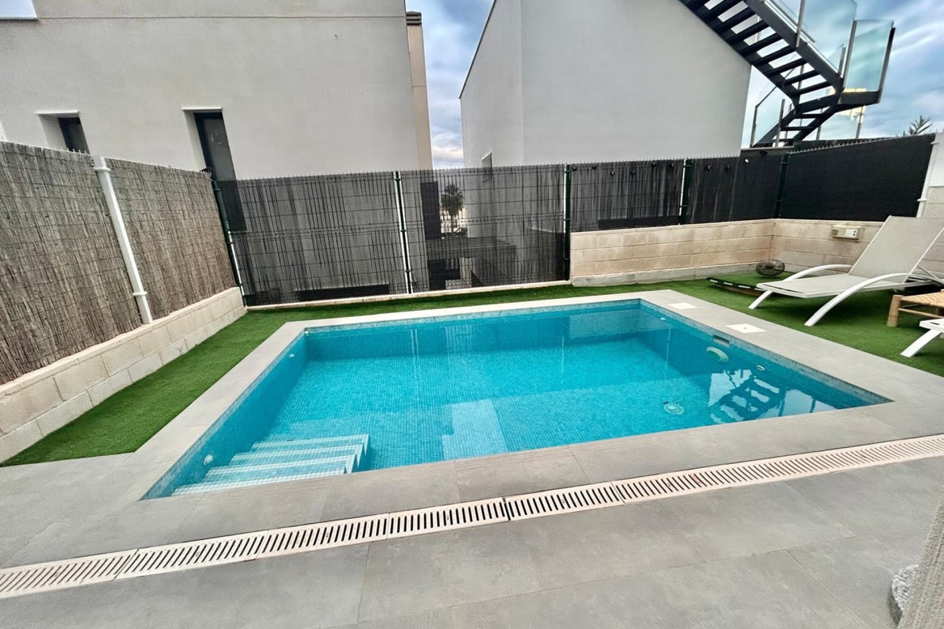 Használt ingatlanok - Villa -
Orihuela - Orihuela Costa