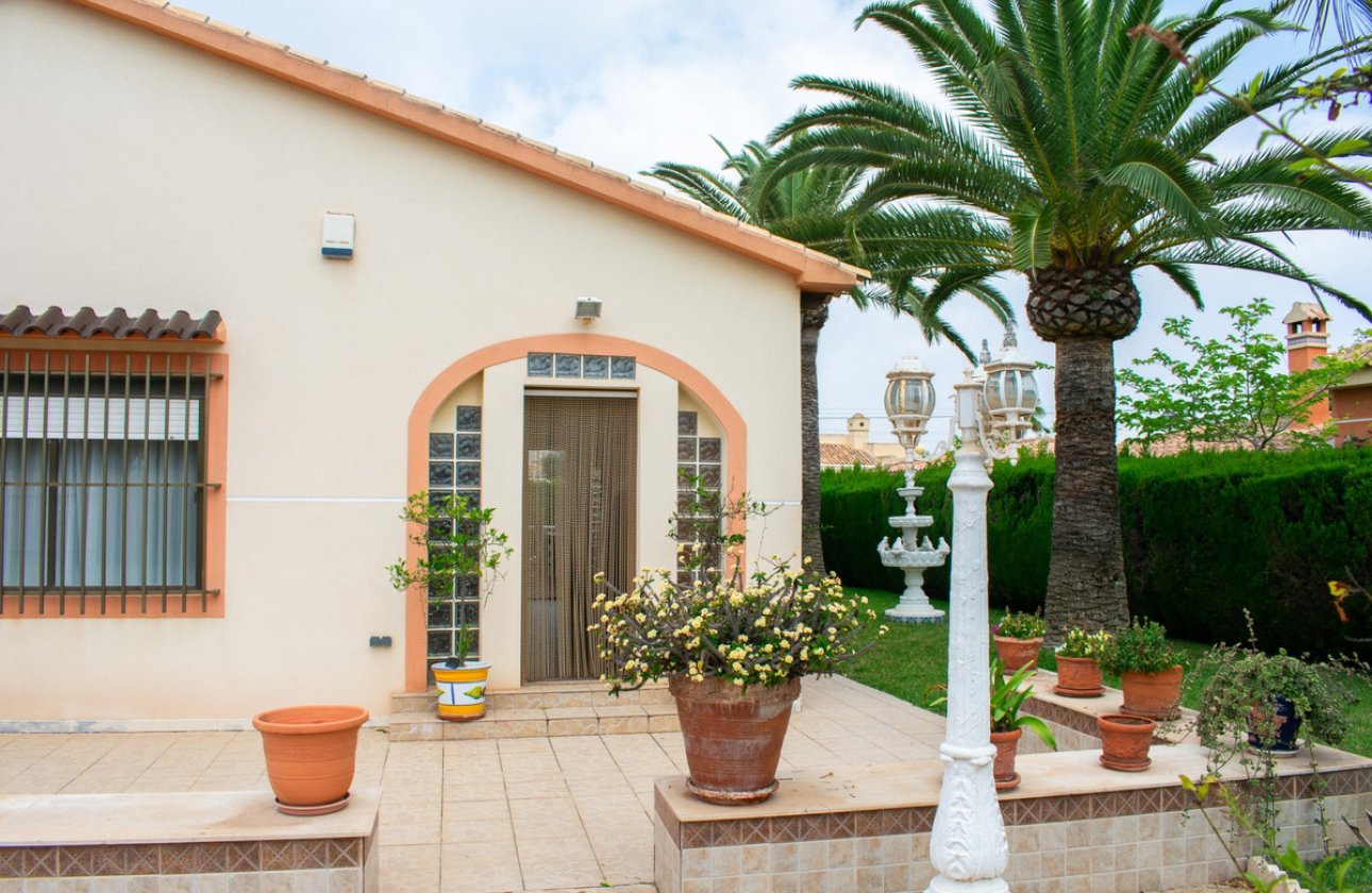 Használt ingatlanok - Villa -
Orihuela - Orihuela Costa