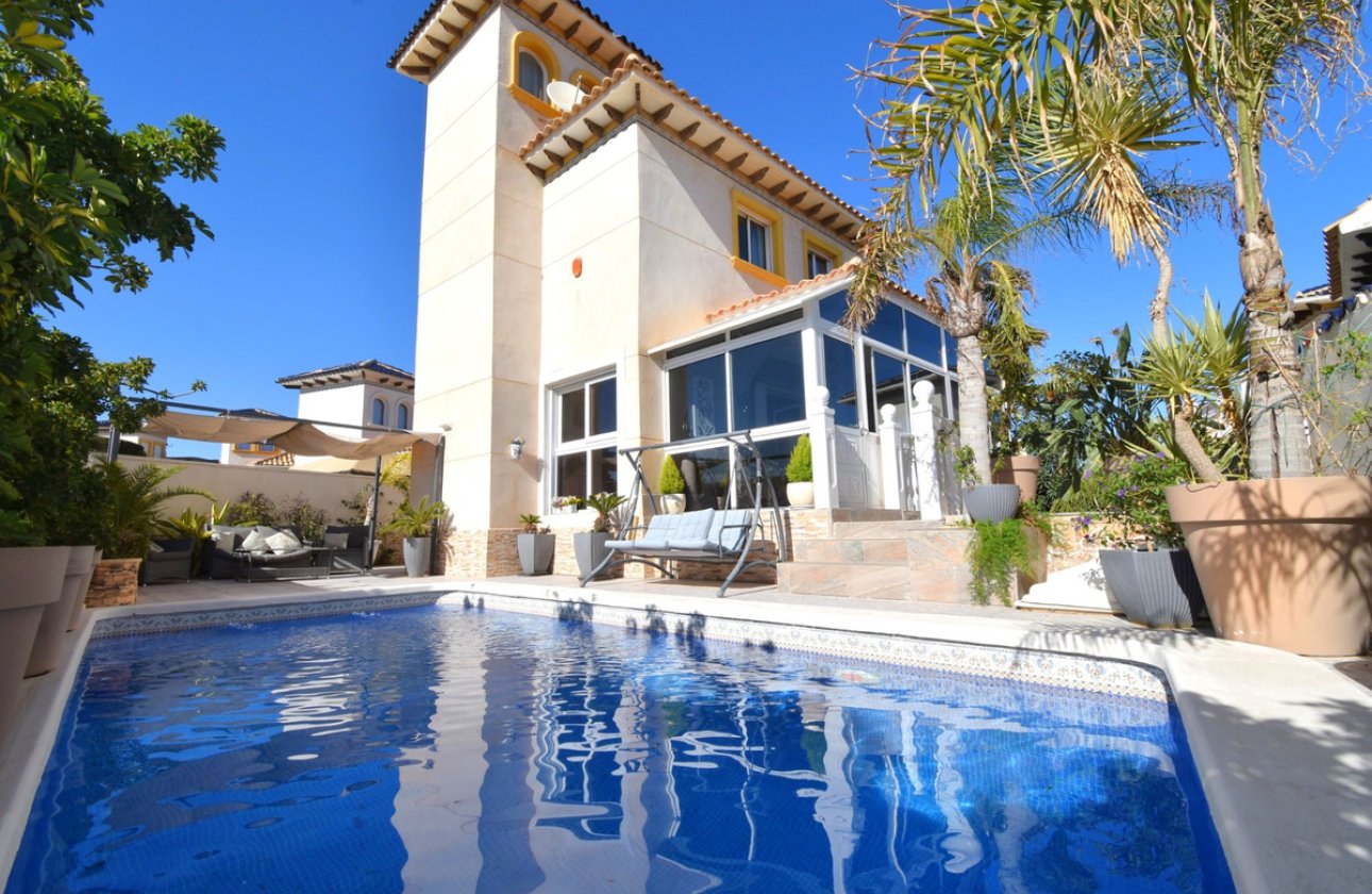 Használt ingatlanok - Villa -
Orihuela - Playa Flamenca