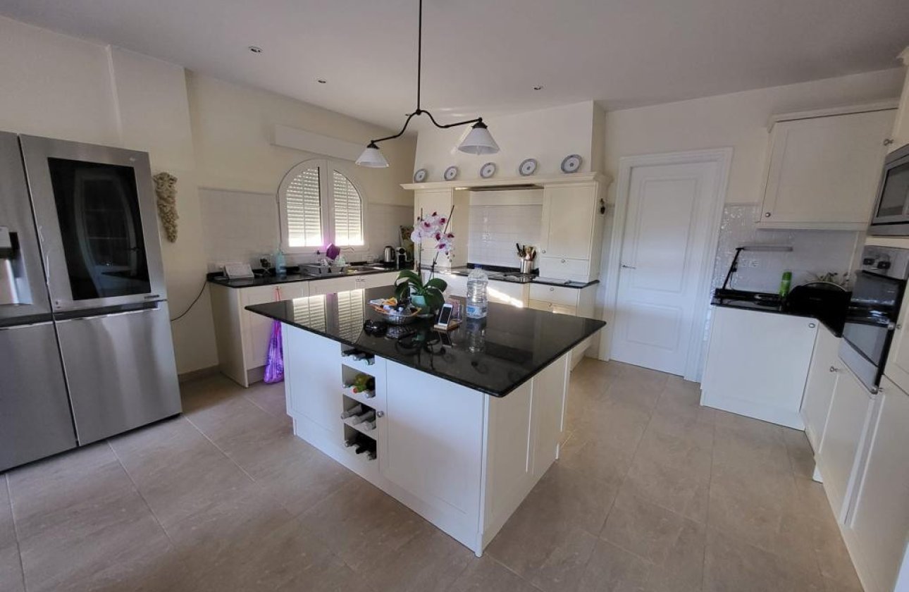 Használt ingatlanok - Villa -
Orihuela - Playa Flamenca