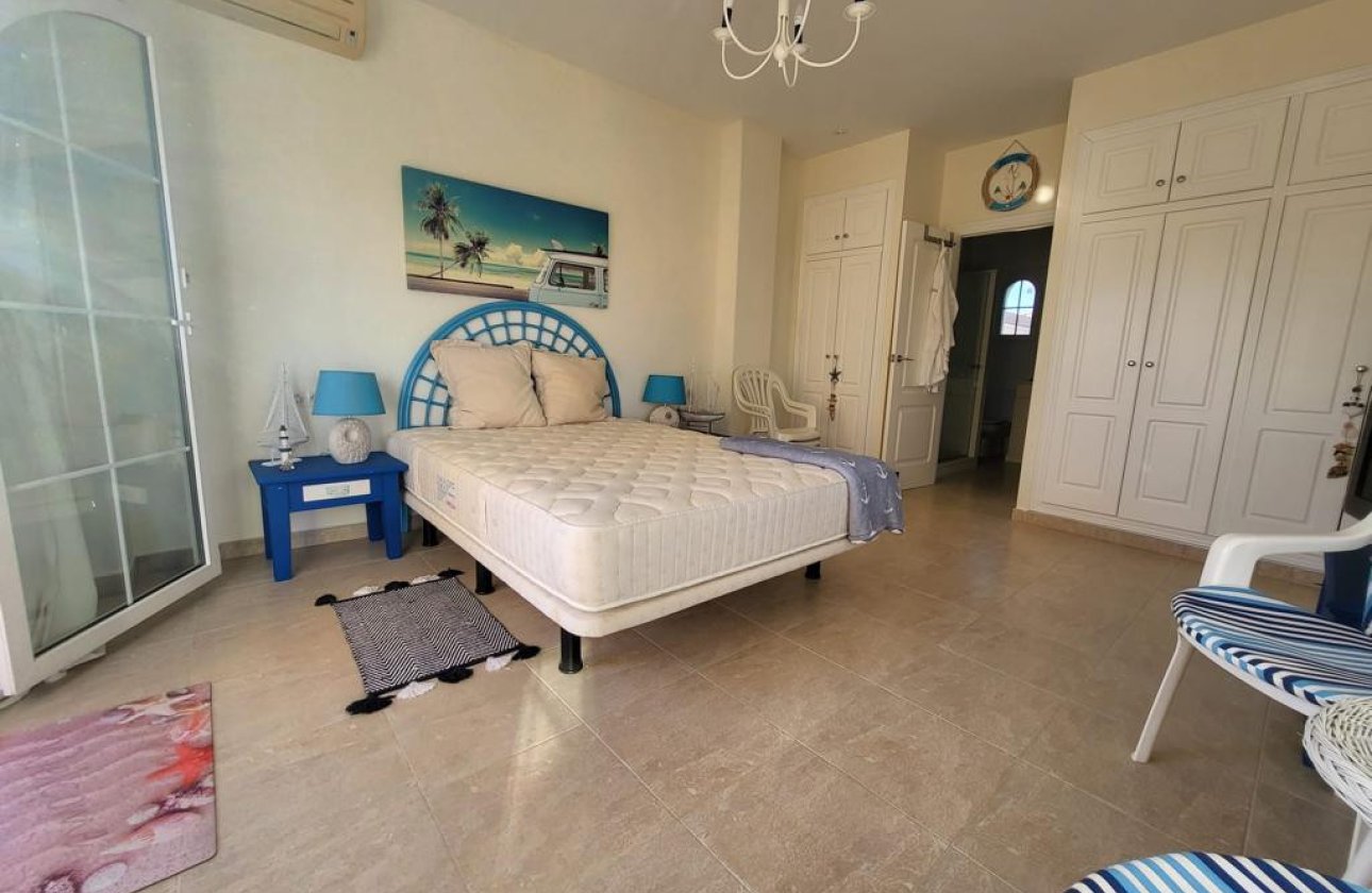 Használt ingatlanok - Villa -
Orihuela - Playa Flamenca