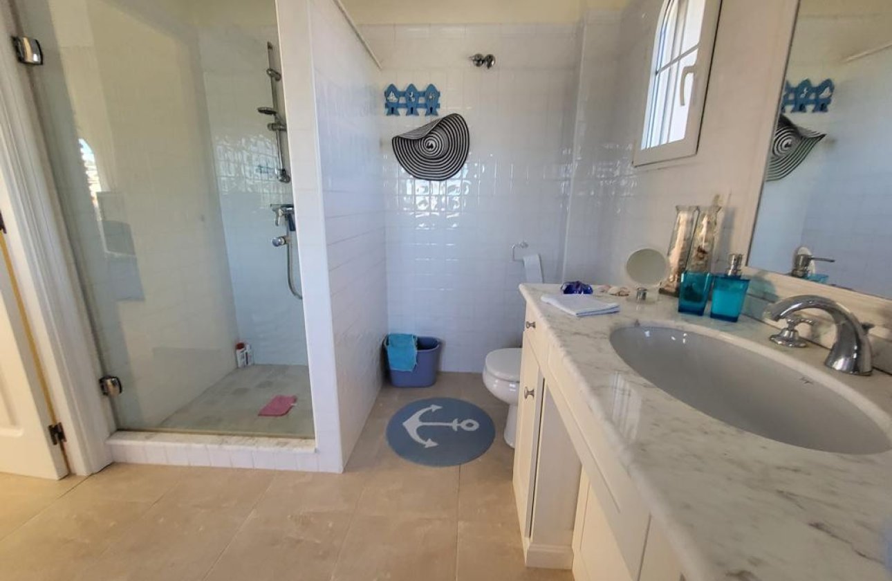 Használt ingatlanok - Villa -
Orihuela - Playa Flamenca