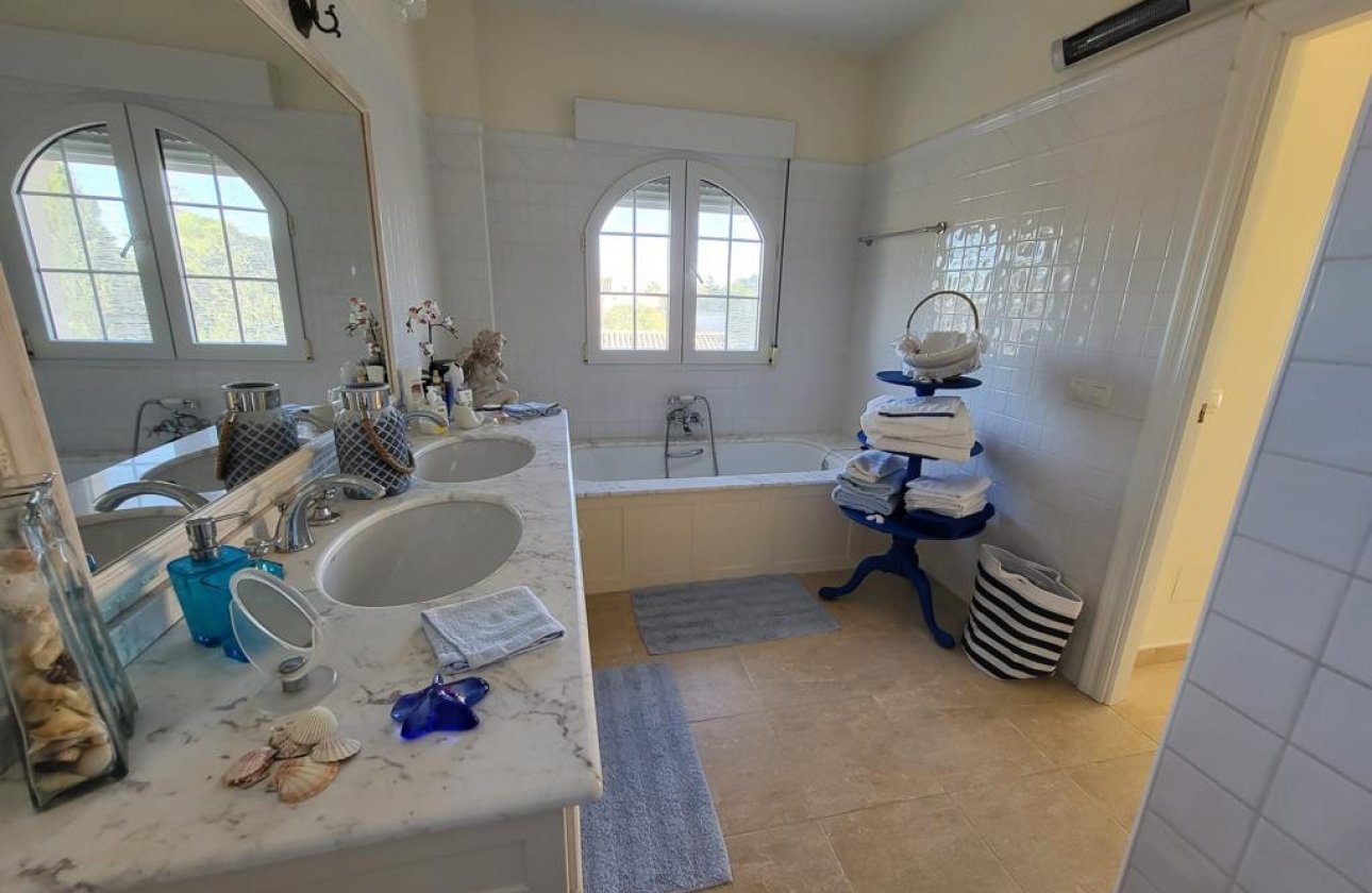 Használt ingatlanok - Villa -
Orihuela - Playa Flamenca