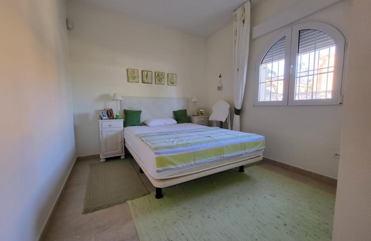 Használt ingatlanok - Villa -
Orihuela - Playa Flamenca