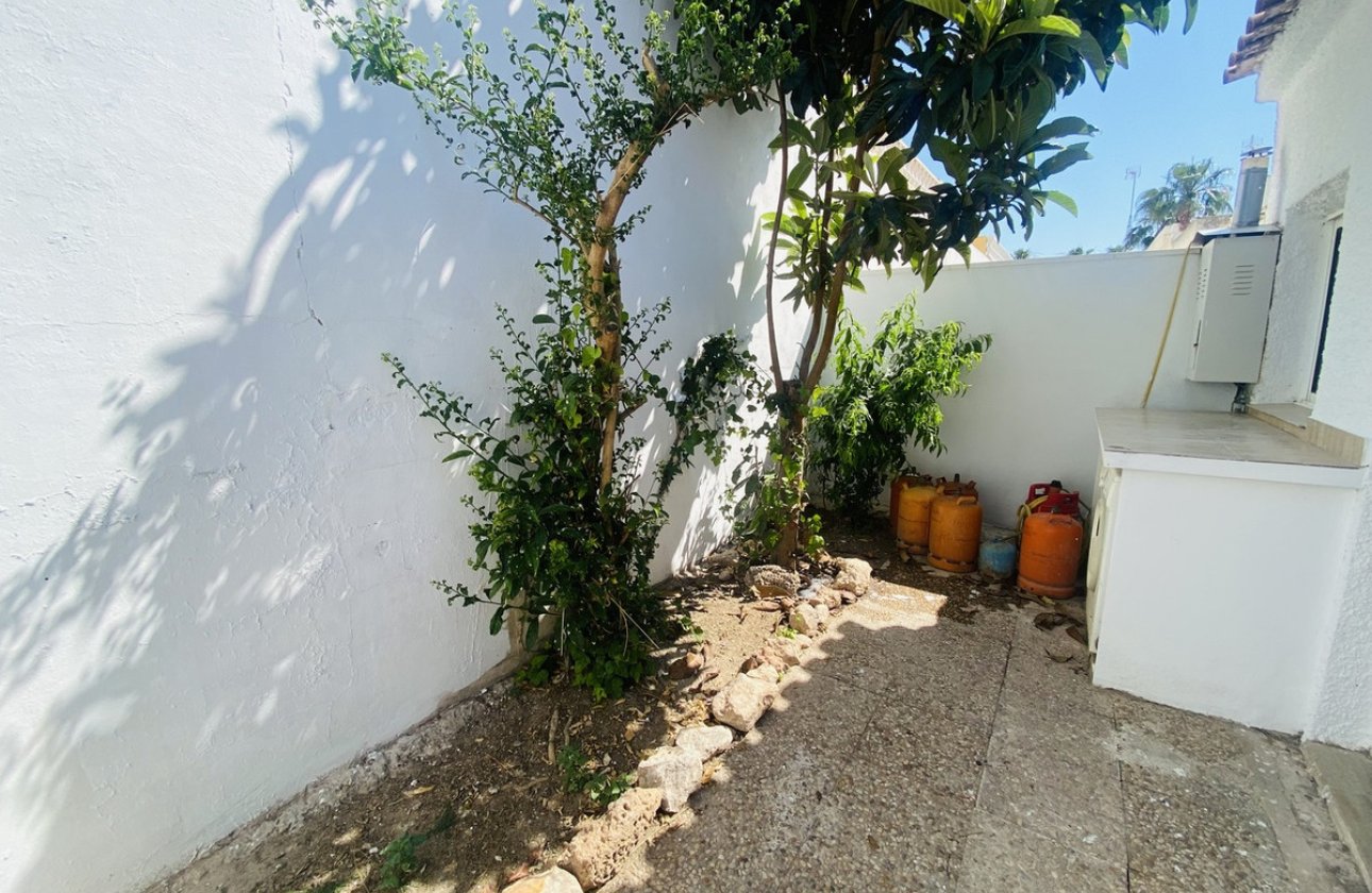 Használt ingatlanok - Villa -
Orihuela - Playa Flamenca