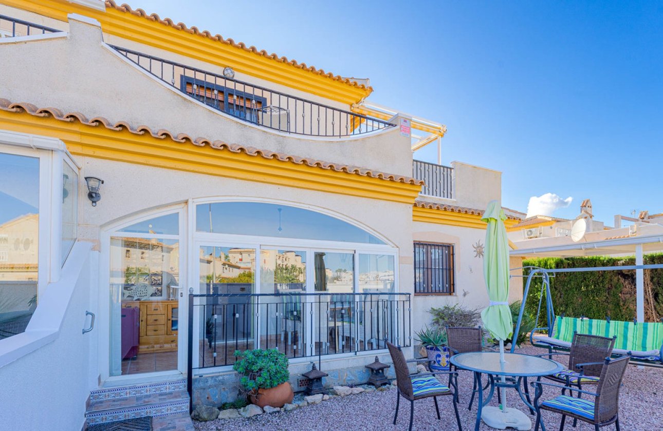 Használt ingatlanok - Villa -
Orihuela - Playa Flamenca