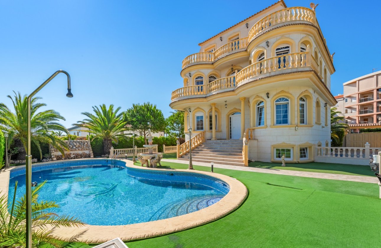 Használt ingatlanok - Villa -
Orihuela - Playa Flamenca