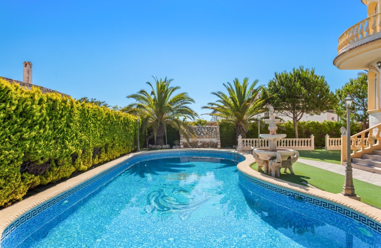 Használt ingatlanok - Villa -
Orihuela - Playa Flamenca