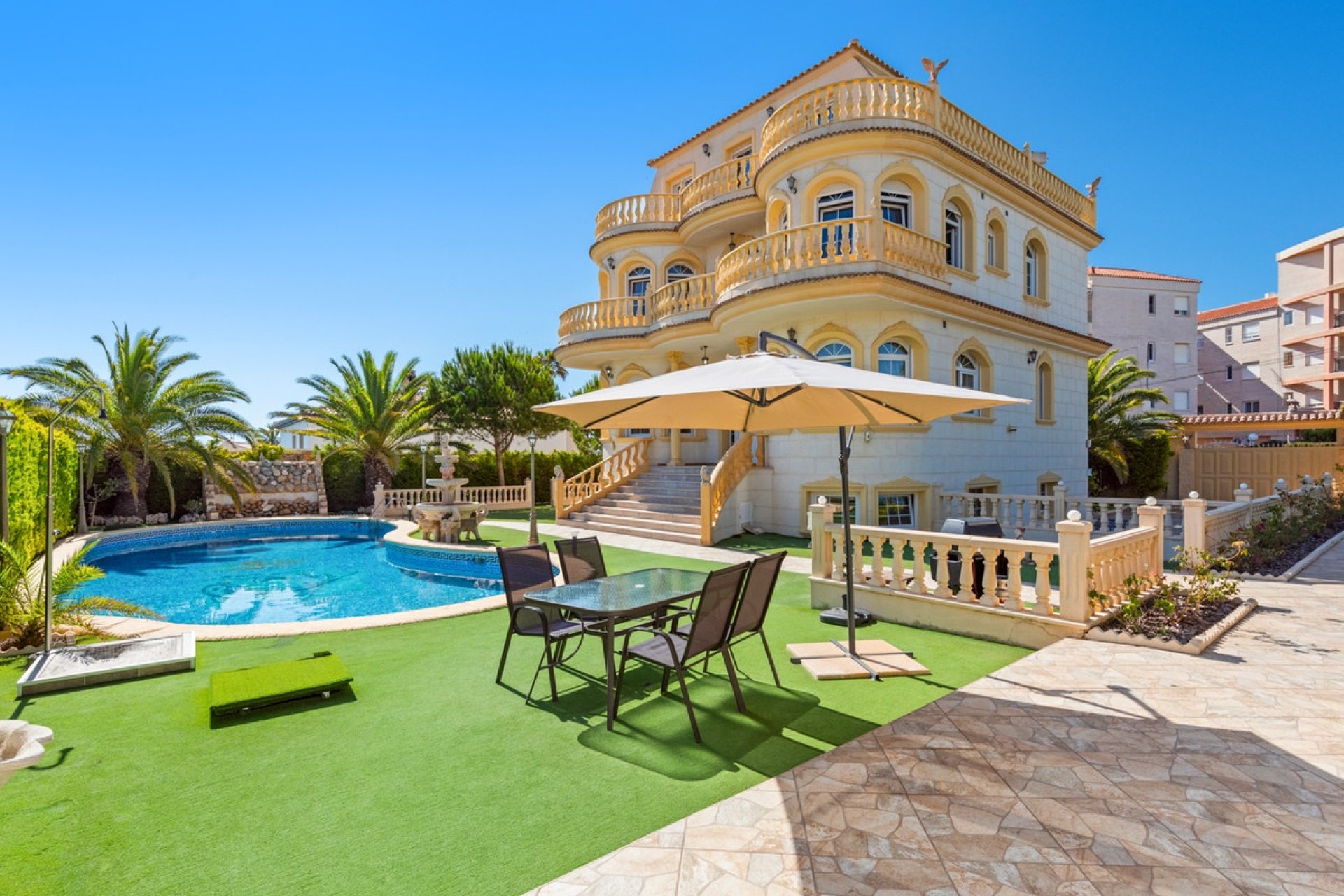 Használt ingatlanok - Villa -
Orihuela - Playa Flamenca