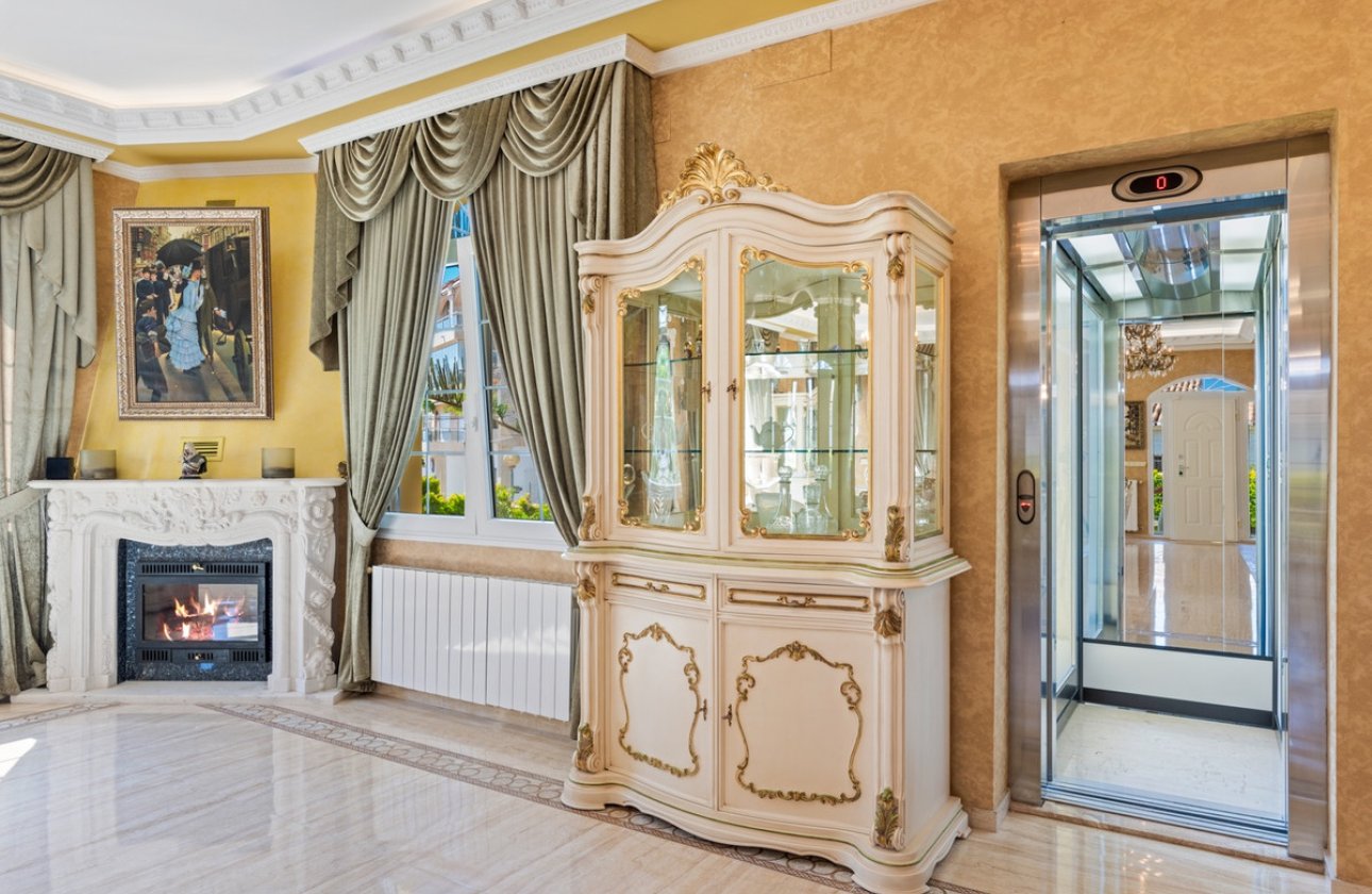 Használt ingatlanok - Villa -
Orihuela - Playa Flamenca