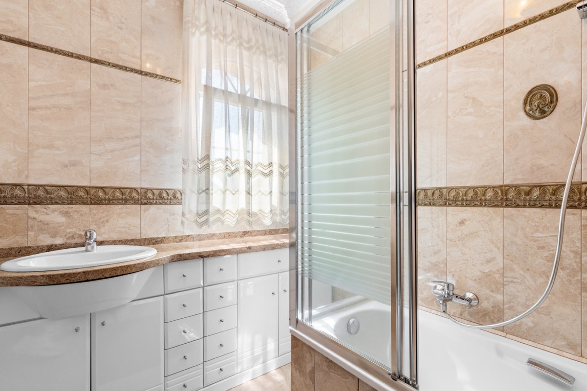 Használt ingatlanok - Villa -
Orihuela - Playa Flamenca