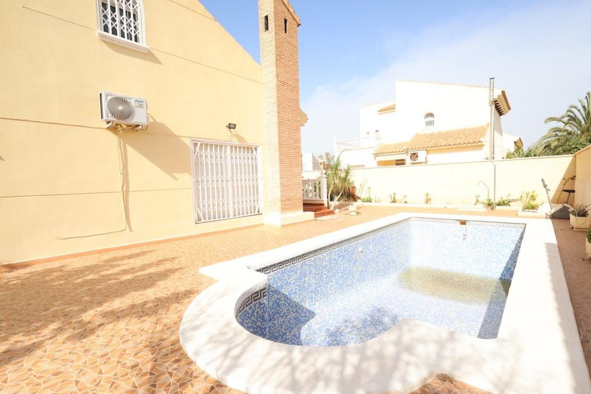 Használt ingatlanok - Villa -
Orihuela - Playa Flamenca