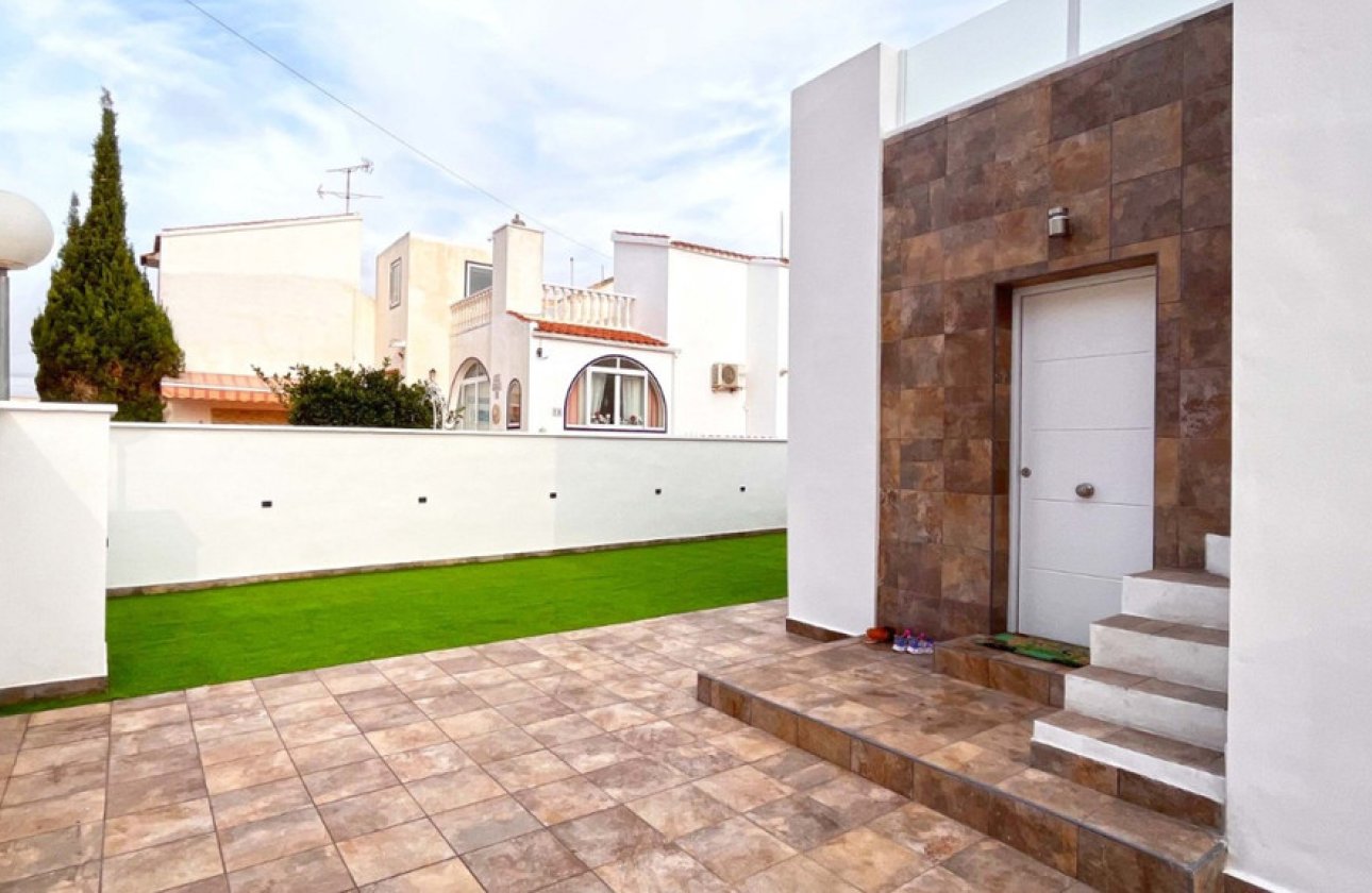 Használt ingatlanok - Villa -
Orihuela - Playa Flamenca