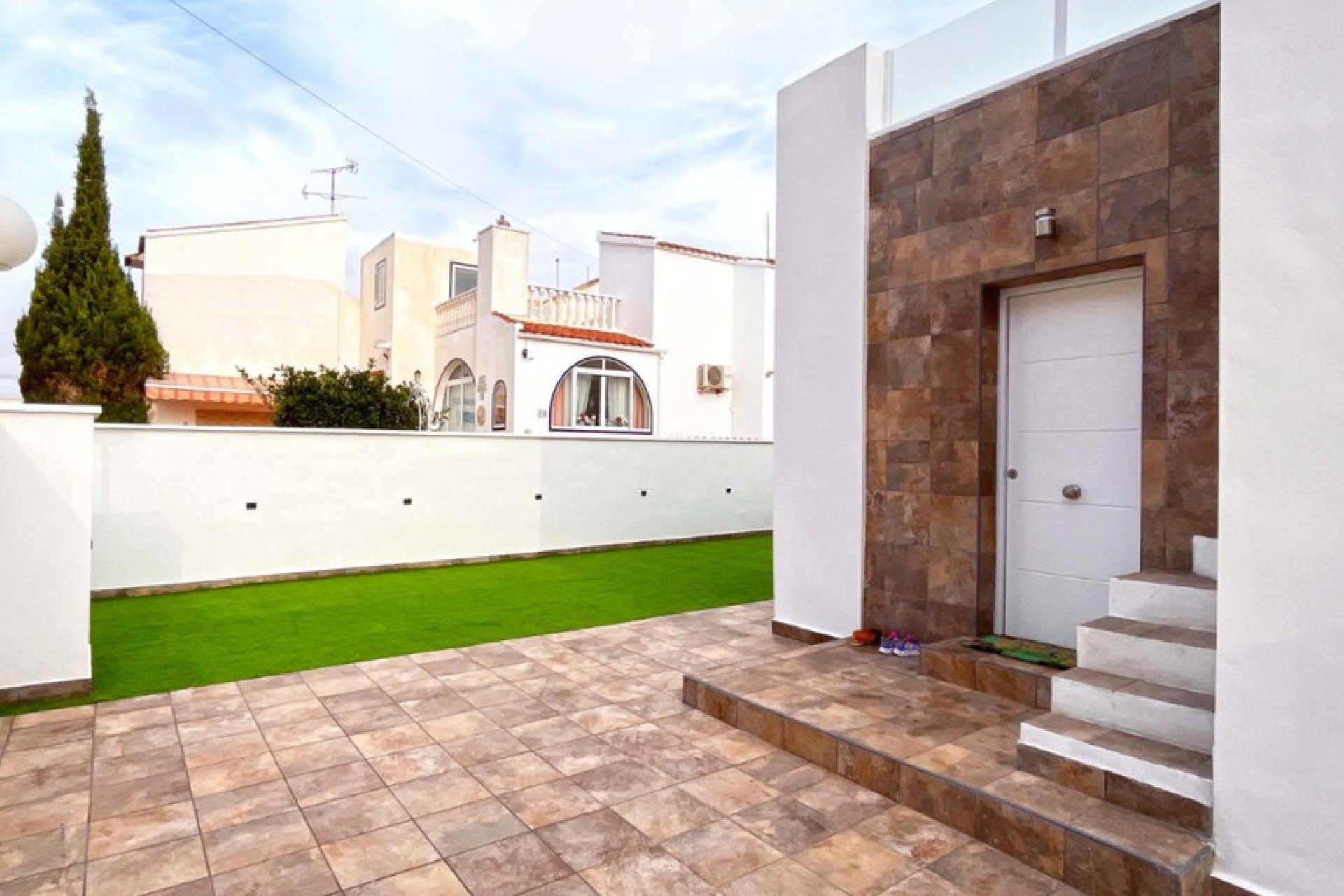 Használt ingatlanok - Villa -
Orihuela - Playa Flamenca