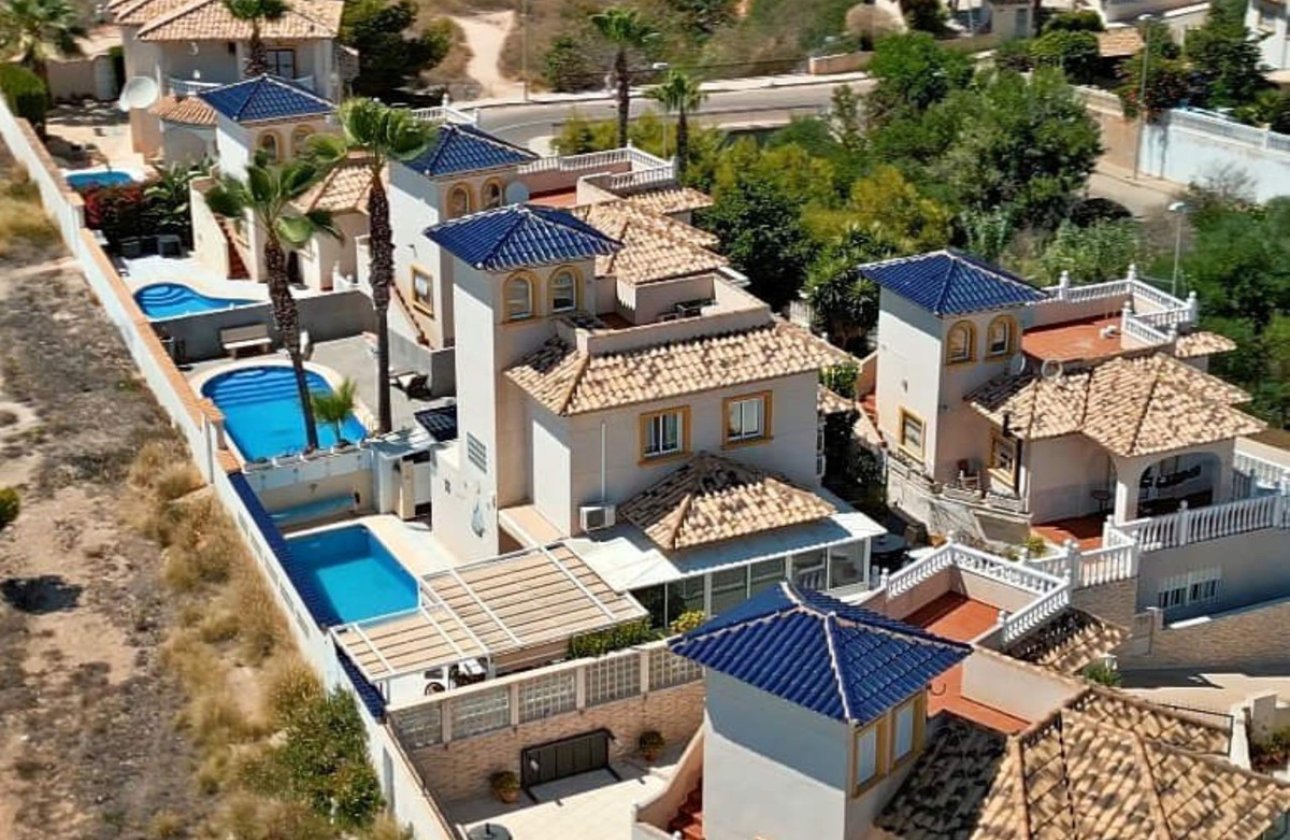 Használt ingatlanok - Villa -
Orihuela - Playa Flamenca