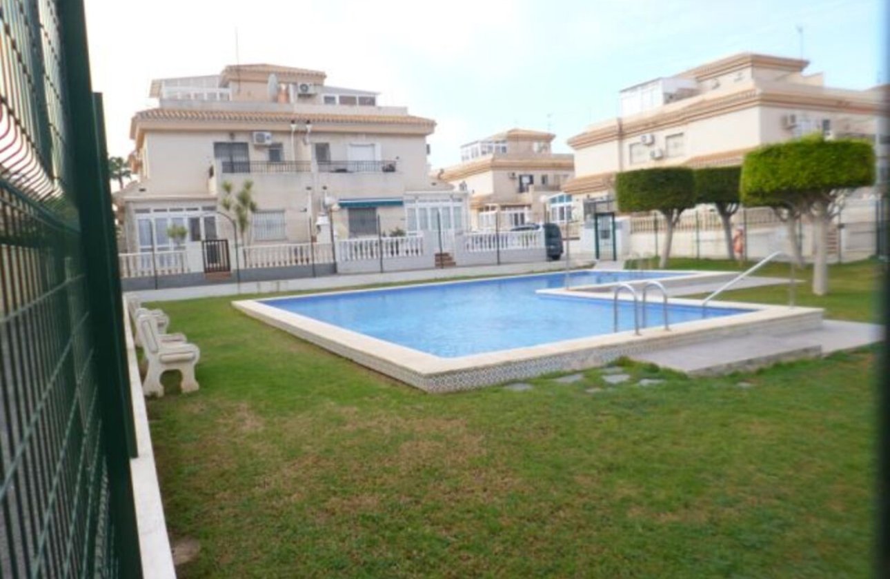 Használt ingatlanok - Villa -
Orihuela - Playa Flamenca