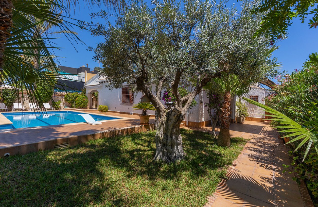 Használt ingatlanok - Villa -
Orihuela - Punta Prima